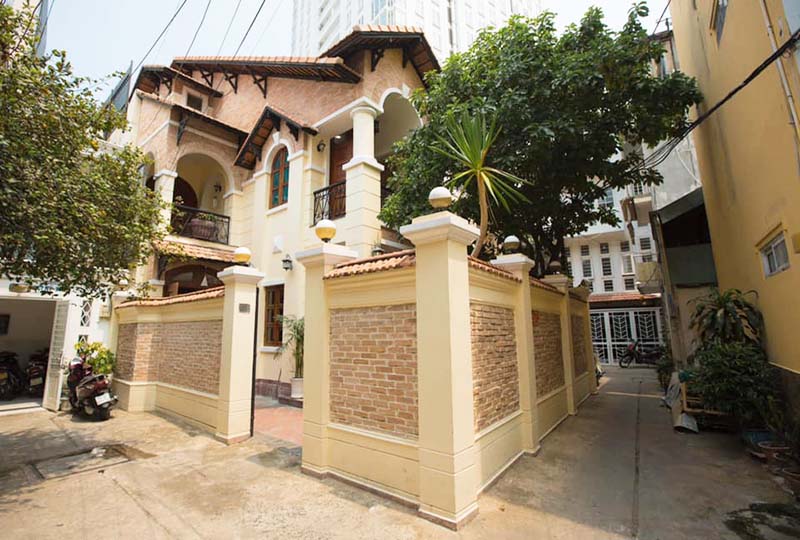 Villa for rent in District 3 Ho Chi Minh City next to District 1
