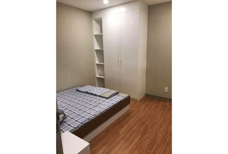Cheap apartment for rent in The Gold View on Ben Van Don street district 4
