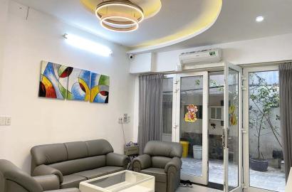 Modern house for rent in District 4 Ho Chi Minh City next to District 1