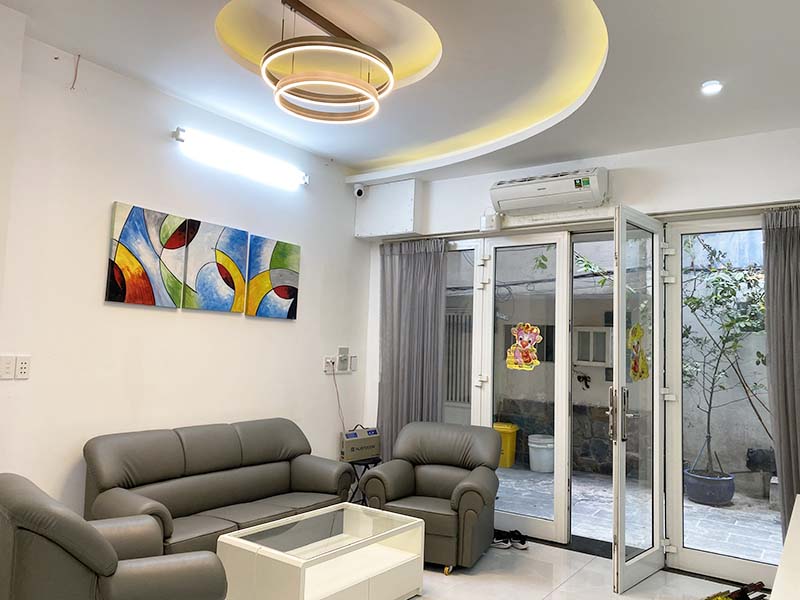 Modern house for rent in District 4 Ho Chi Minh City next to District 1