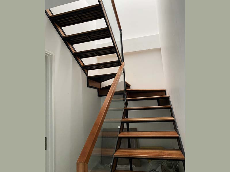 Modern house for rent in District 4 Ho Chi Minh City next to District 1