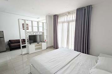 Bright-light serviced apartment renting in Phu Nhuan District Nguyen Van Troi Street
