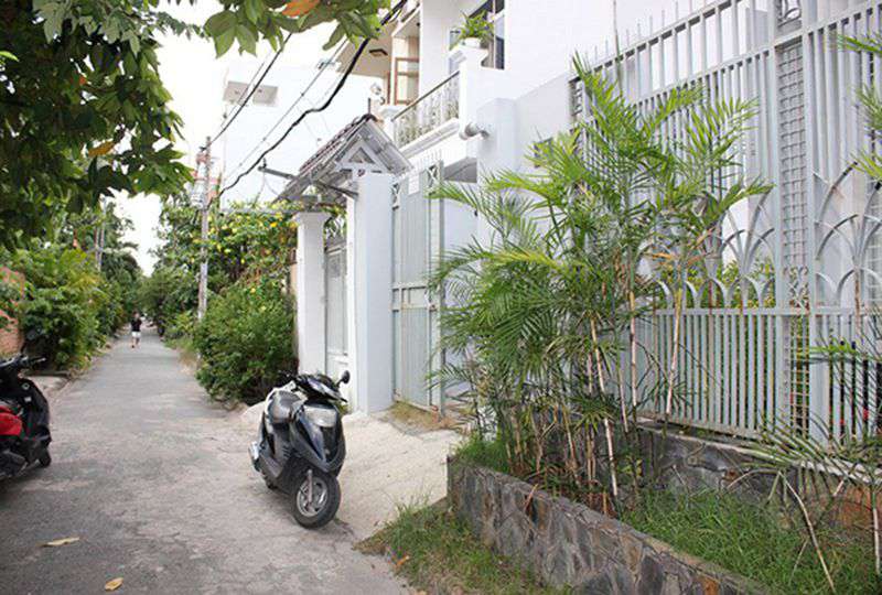 Cheap house in Thao Dien area District 2 for rent 1