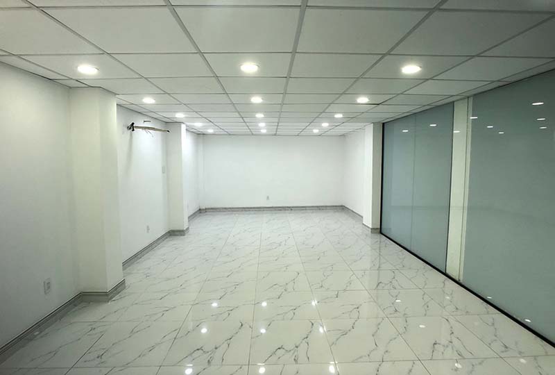 Cheap office for rent in Binh Thanh District next to District 1 0