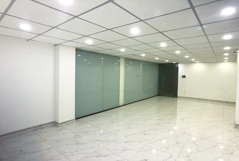 Cheap office for rent in Binh Thanh District next to District 1 5