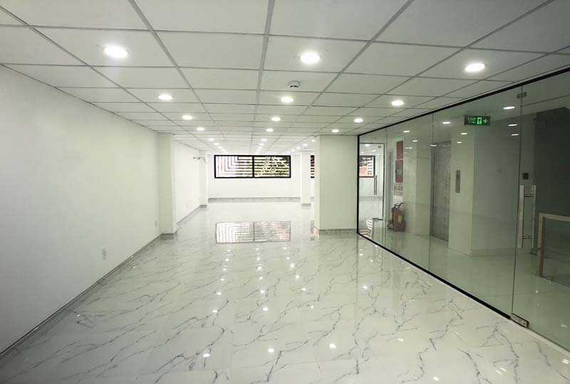Office for lease on Nguyen Duy Street Binh Thanh District HCMC 1