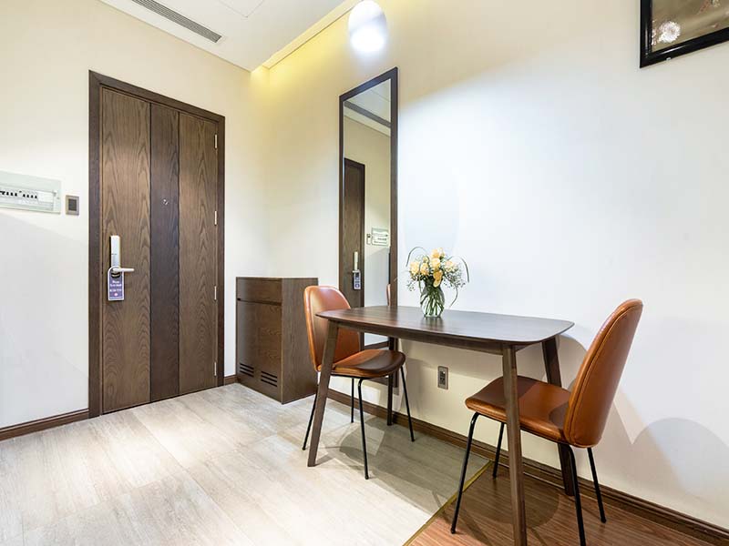 One bedroom serviced apartment condo for lease in Phu Nhuan District Nguyen Van Troi Street 6