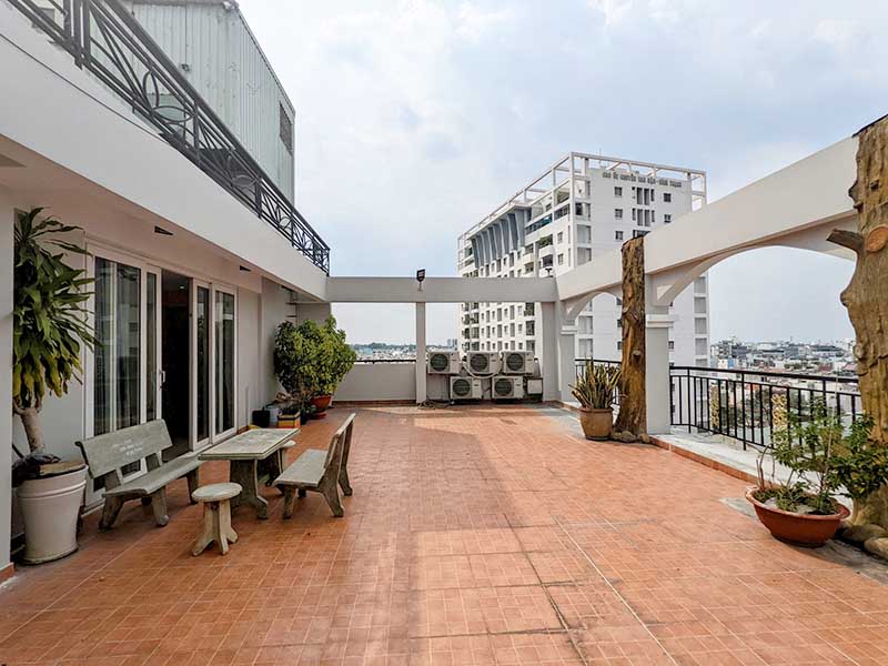 Penthouse apartment for rent in Phu Nhuan District Nguyen Thuong Hien Street 14