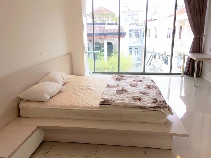 Three bedrooms serviced apartment renting in Phu Nhuan District Saigon City 9