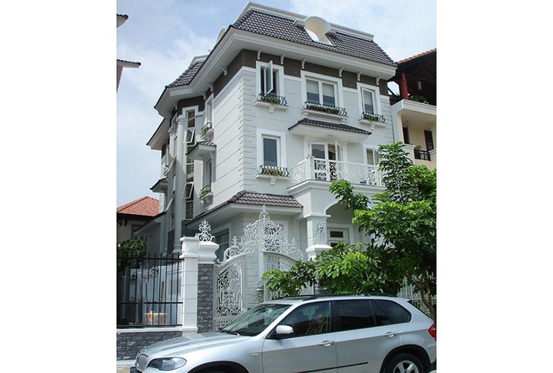 Nice villa located at Thao Dien Compound in District 2 now available for rent .