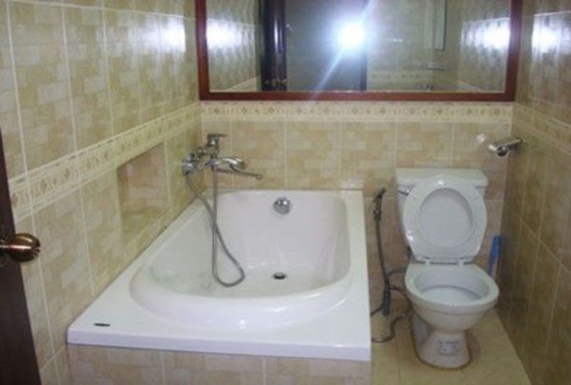 Nice serviced apartment for rent in district 10 Ho Chi Minh city Ba Vi street