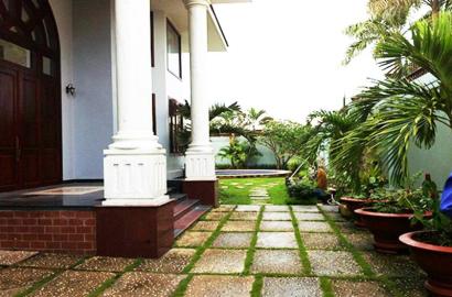 Nice villa for rent on Nguyen U Di street Thao Dien Ward District 2 .