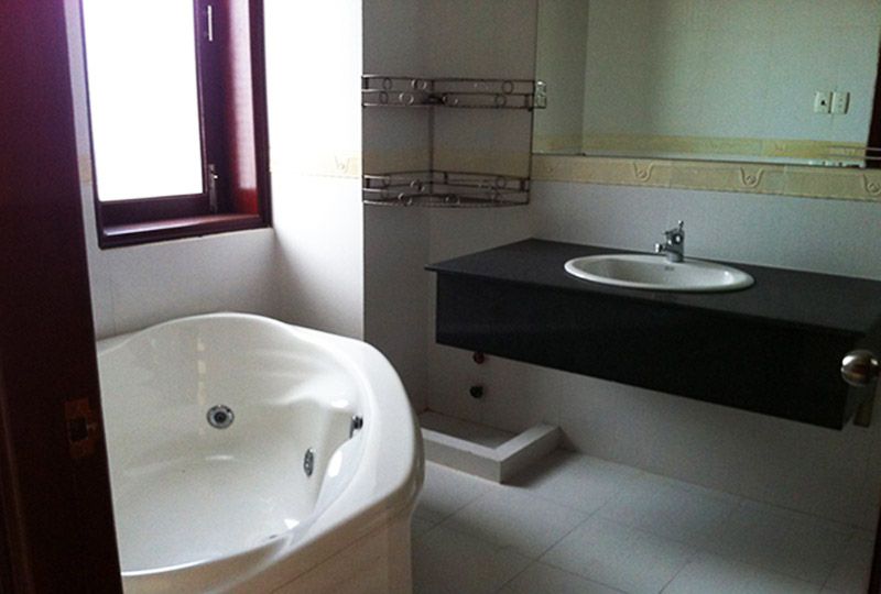 Nice villa for rent on Nguyen U Di street Thao Dien Ward District 2 .
