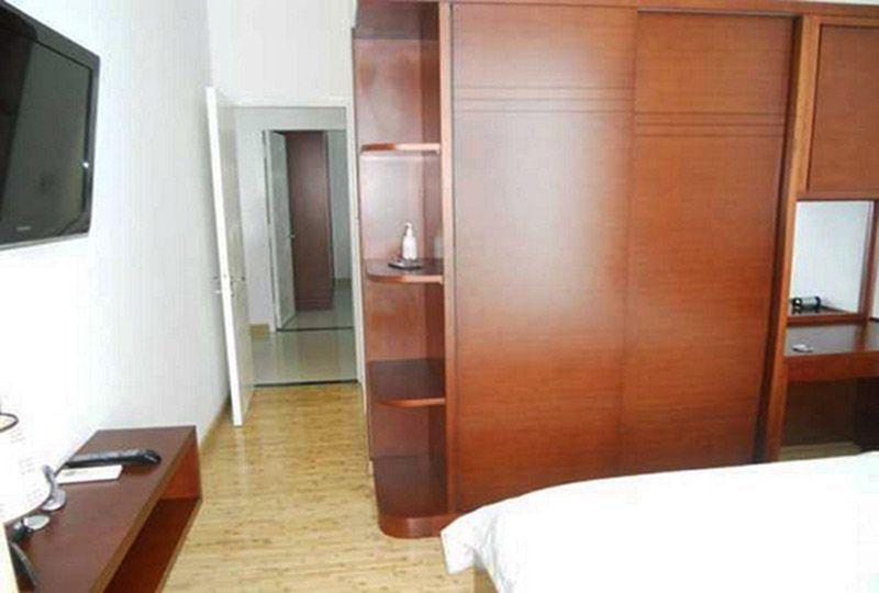 Nice apartment available for rent at the Sailing Tower, Nguyen Thi Minh Khai Street District 1