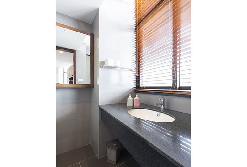Cozy studio serviced apartment for rent near Le Van Tam park District 1