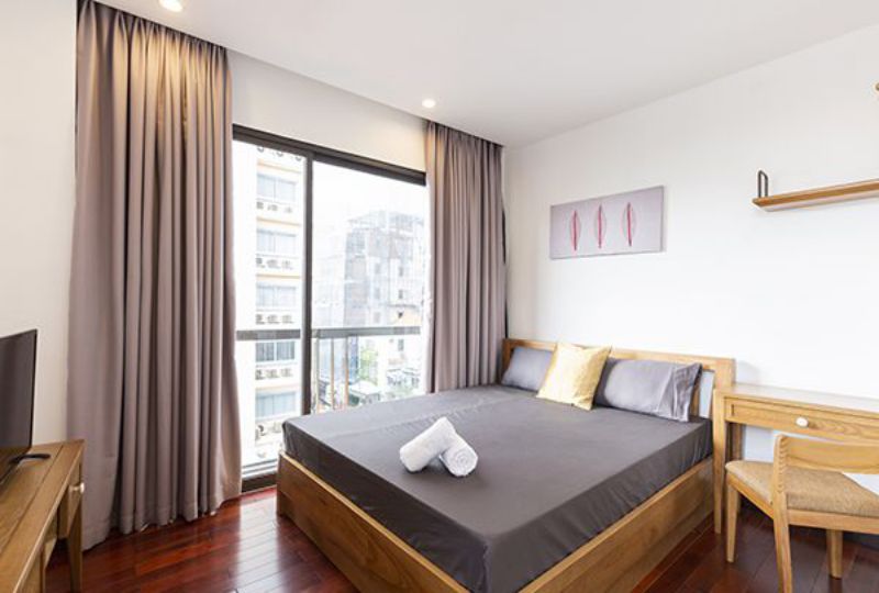 Cozy studio serviced apartment for rent near Le Van Tam park District 1