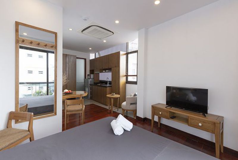 Cozy studio serviced apartment for rent near Le Van Tam park District 1