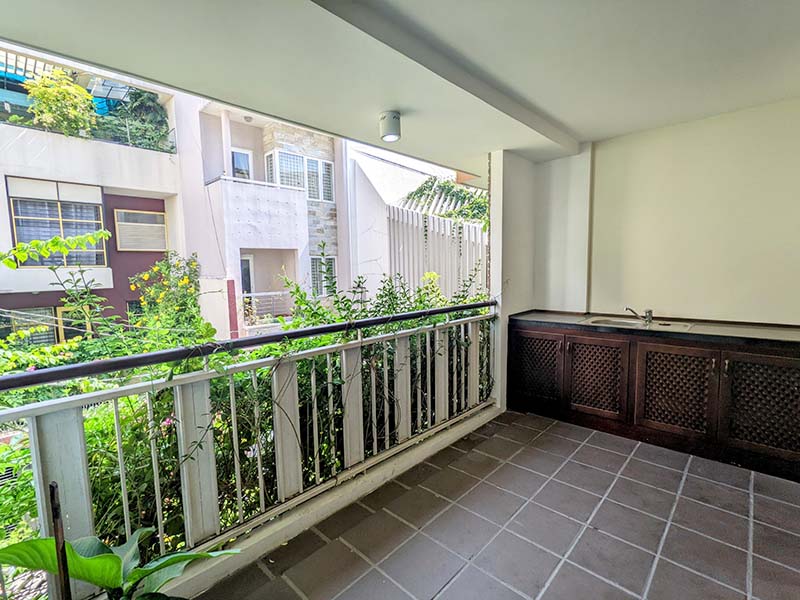 Romantic serviced apartment on Hoang Dieu street for rent in Phu Nhuan