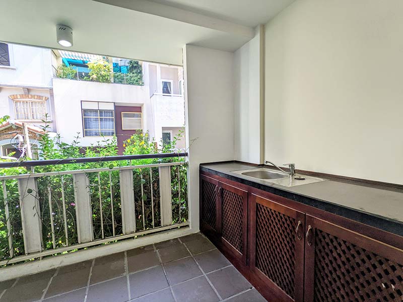 Romantic serviced apartment on Hoang Dieu street for rent in Phu Nhuan