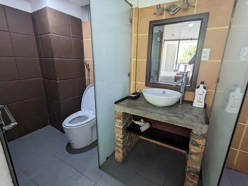 Romantic serviced apartment on Hoang Dieu street for rent in Phu Nhuan