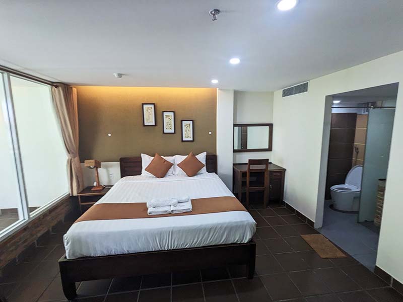 Romantic serviced apartment on Hoang Dieu street for rent in Phu Nhuan