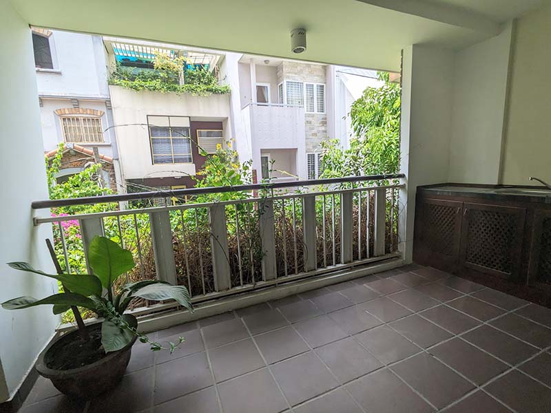 Romantic serviced apartment on Hoang Dieu street for rent in Phu Nhuan