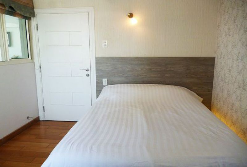 Bright serviced apartment for rent on Nam Ki Khoi Nghia street District 3