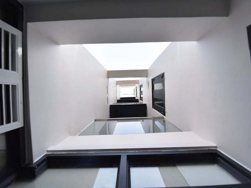 Serviced apartment for rent in District 3 next to railway station