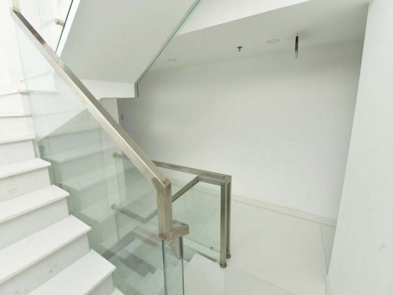 Serviced apartment for rent in District 3 next to railway station