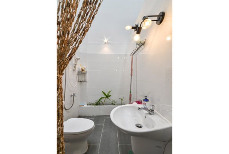 Nice house for rent in District 10 Saigon next to Le Thi Rieng Park