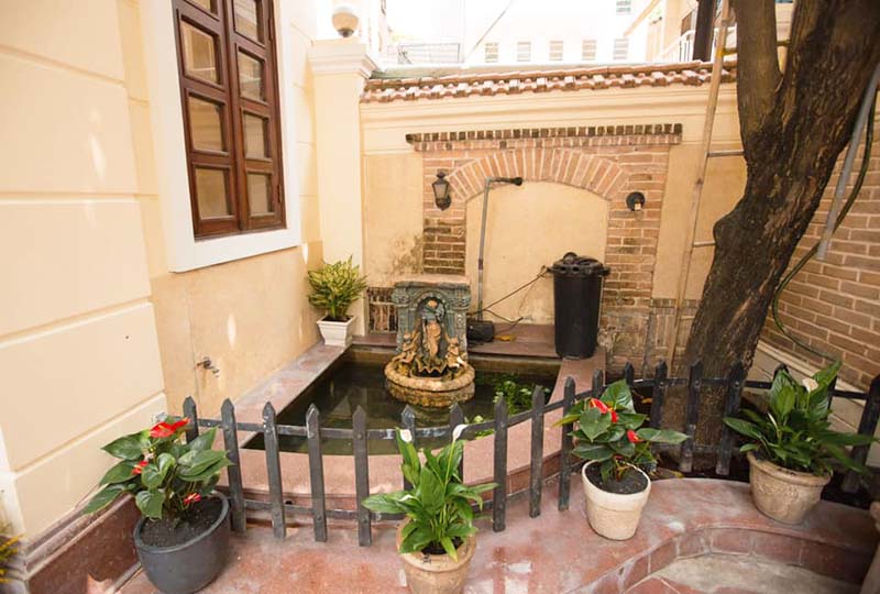 Villa for rent in District 3 Ho Chi Minh City next to District 1