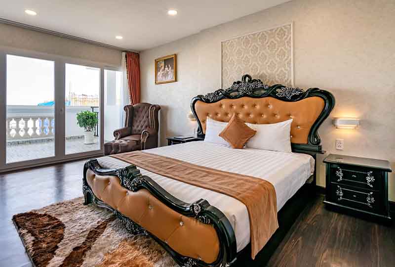 Serviced apartment for rent in District 3 next to Tan Dinh Market