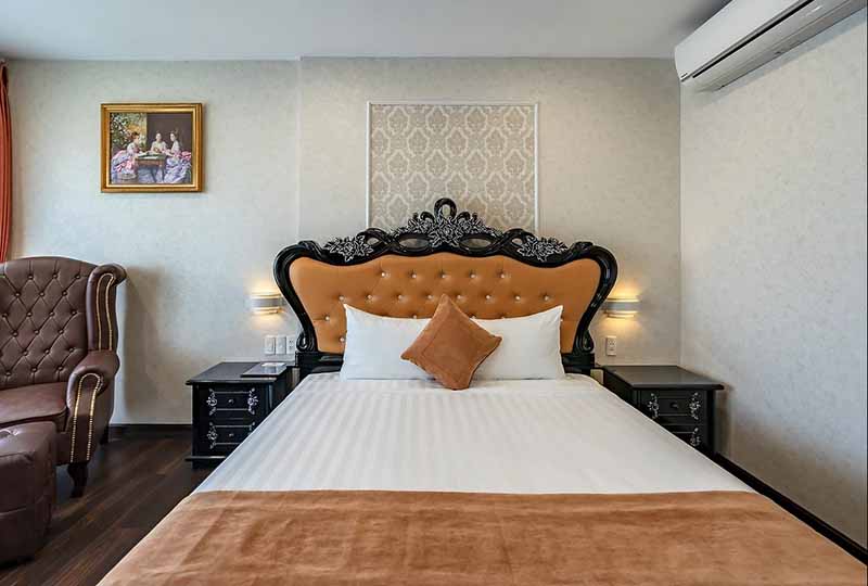 Serviced apartment for rent in District 3 next to Tan Dinh Market