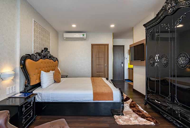 Serviced apartment for rent in District 3 next to Tan Dinh Market