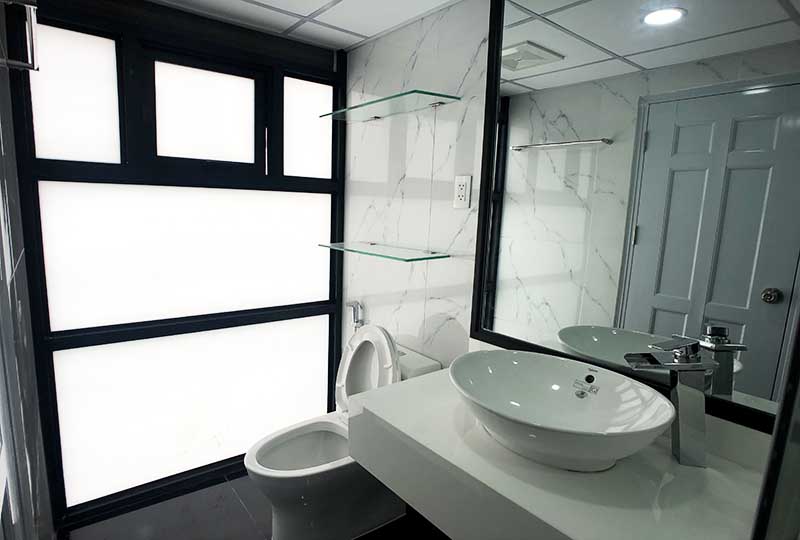Bright Serviced apartment for rent in District 3 on Nguyen Thong Street