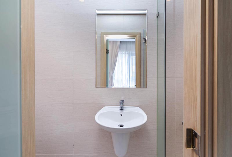 Nice studio renting in District 1 next to Tan Dinh market