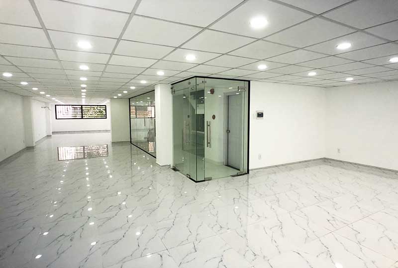 Office for lease on Nguyen Duy Street Binh Thanh District HCMC