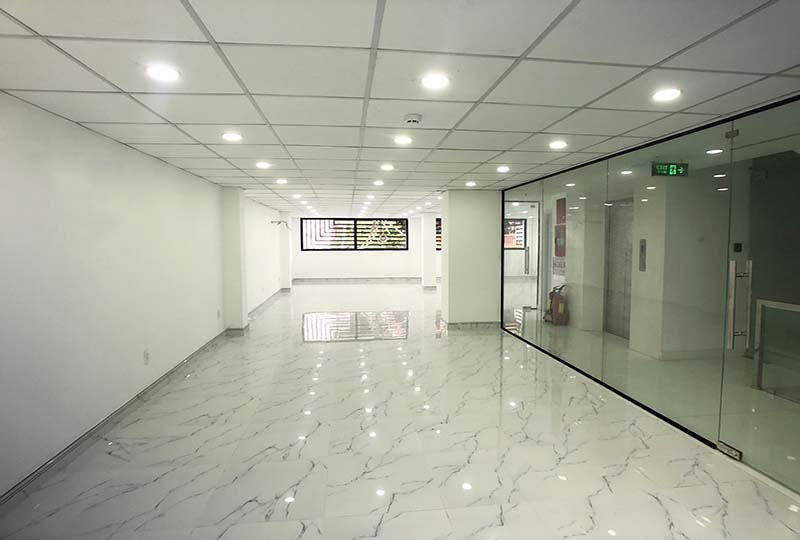 Office for lease on Nguyen Duy Street Binh Thanh District HCMC