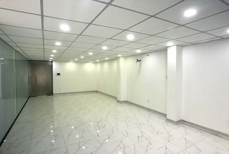 Cheap office for rent in Binh Thanh District next to District 1