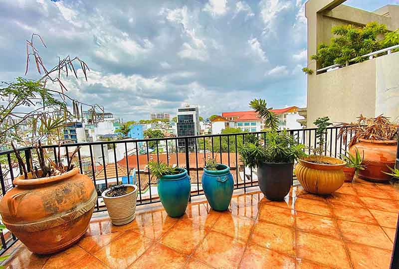 Penthouse for rent in Phu Nhuan District comes with full of services
