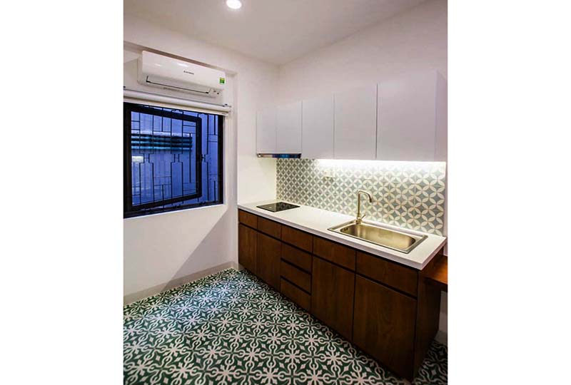 Basic furnished studio apartment for rent in District 1 next to Ben Thanh Market