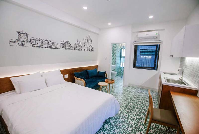 Basic furnished studio apartment for rent in District 1 next to Ben Thanh Market