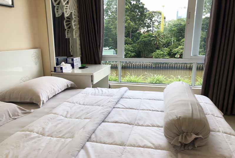 Canal view serviced apartment for rent in Binh Thanh District
