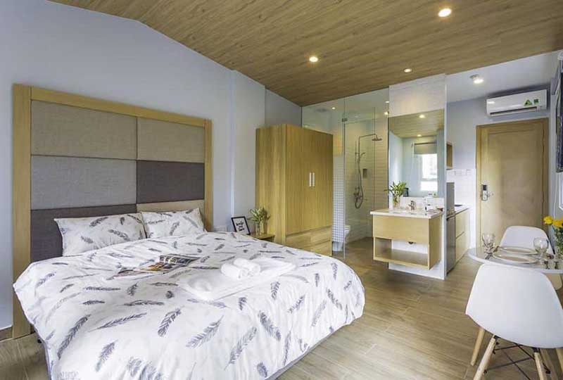 Bright-light serviced apartment for lease in District 4 next to Saigon City center