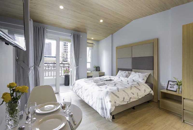Bright-light serviced apartment for lease in District 4 next to Saigon City center