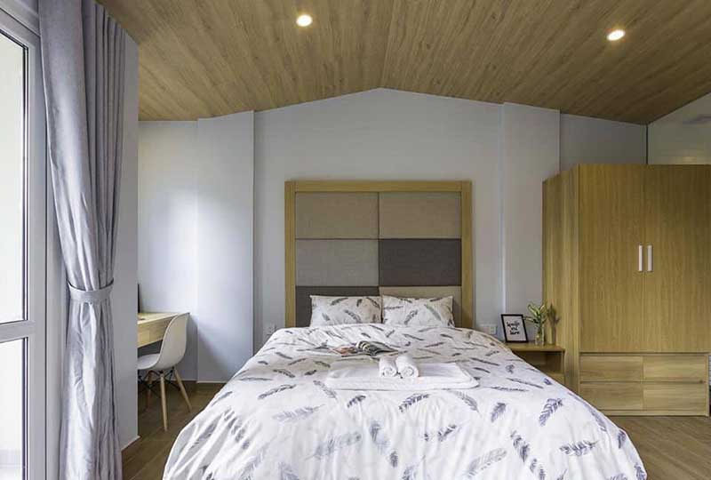 Bright-light serviced apartment for lease in District 4 next to Saigon City center