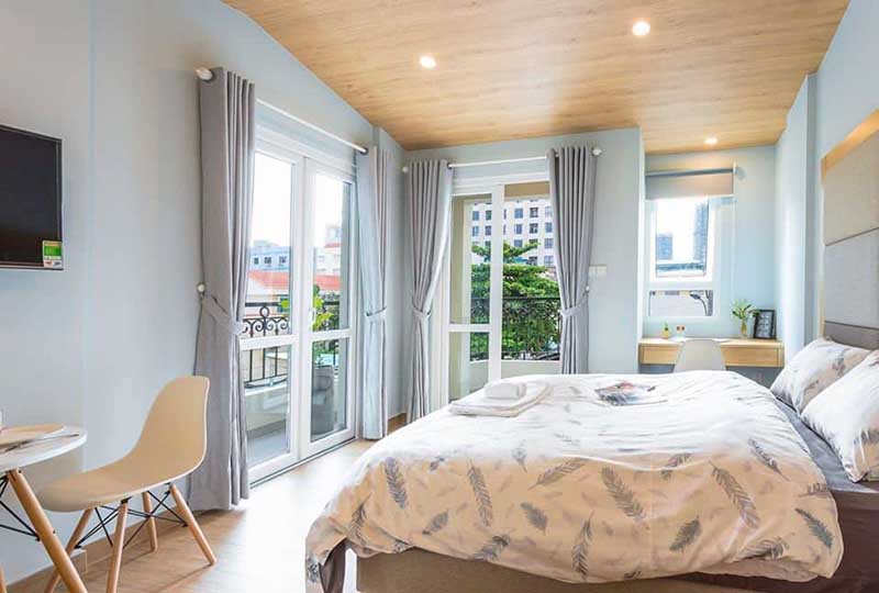 Bright-light serviced apartment for lease in District 4 next to Saigon City center