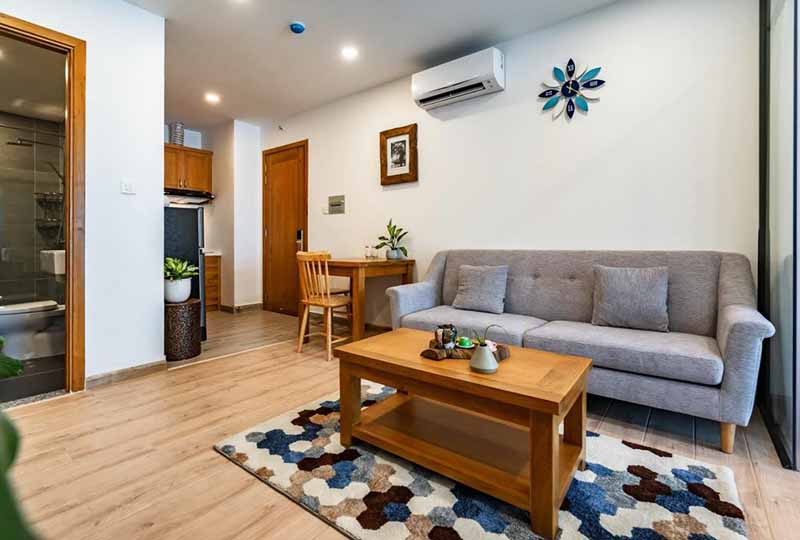 Leasing serviced apartment on Huynh Van Banh Street, Phu Nhuan District