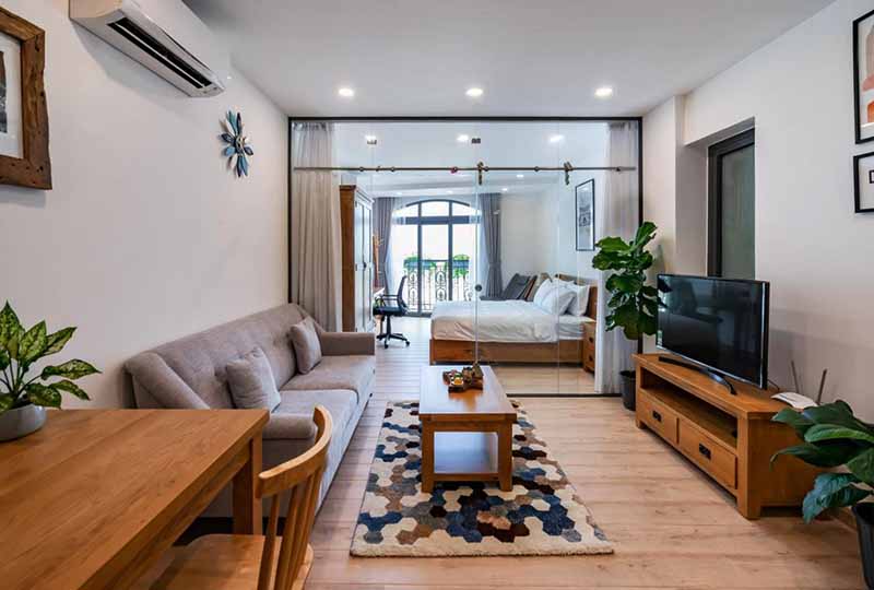 Leasing serviced apartment on Huynh Van Banh Street, Phu Nhuan District