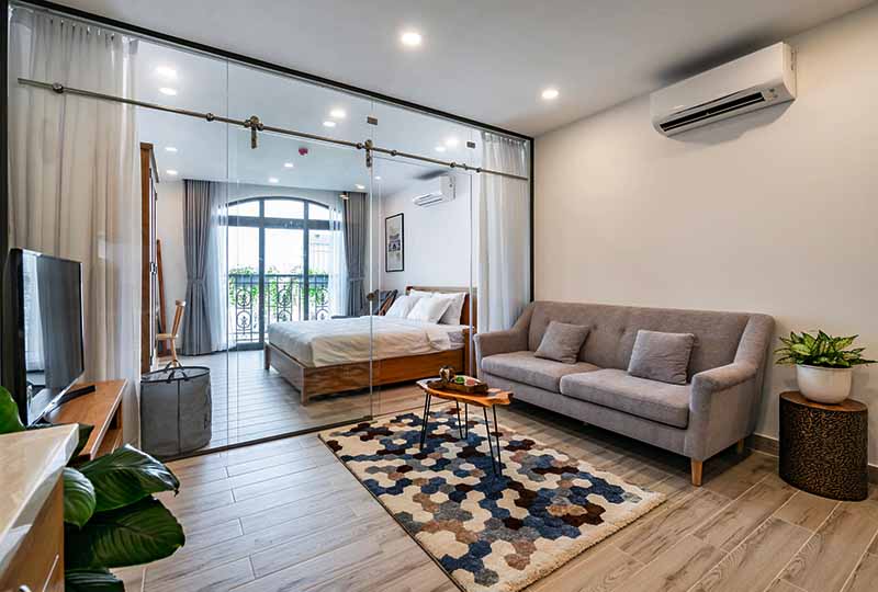 Leasing serviced apartment on Huynh Van Banh Street, Phu Nhuan District